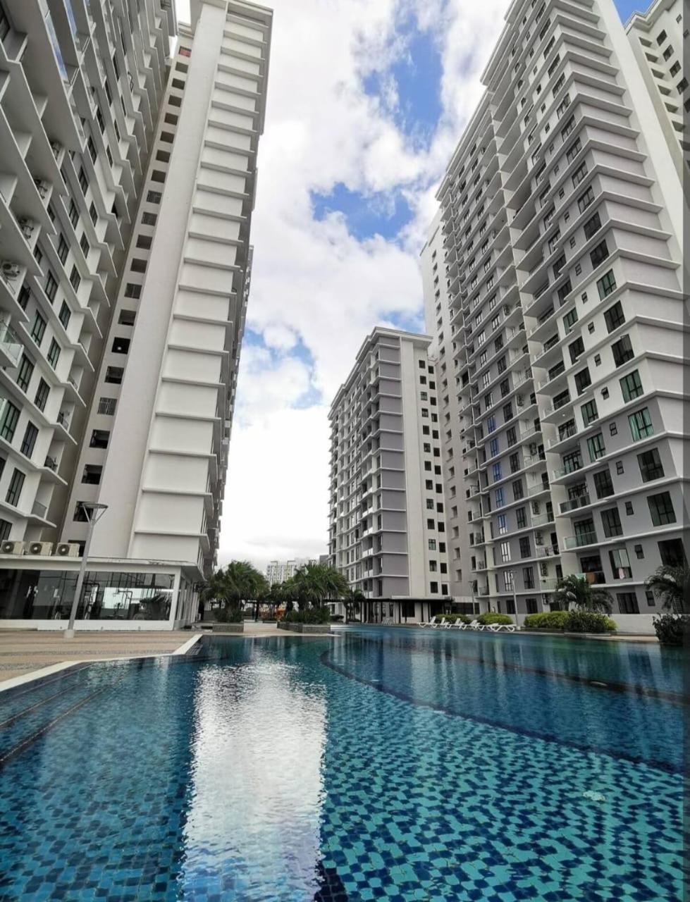 Platino 4Bedrooms Paradigm Mall Netflix By Stay Johor Bahru Exterior photo