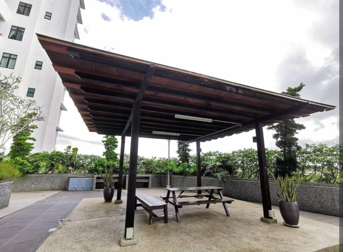 Platino 4Bedrooms Paradigm Mall Netflix By Stay Johor Bahru Exterior photo